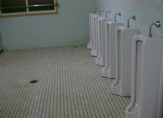 男子トイレの恐怖 logo